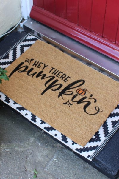 Do you love the front door mats you see on Pinterest but can't find a cute one in the shops? See all the ideas but don't know where to start? why not have a go at making your own! Creating your very own DIY doormat is easier than you think. With some basic materials and a bit of patience you'll be ready to welcome your visitors in style in no time at all. It's great for just adding a bit of fun to your front door. #fall #autumn #front door# porch #autumn decor