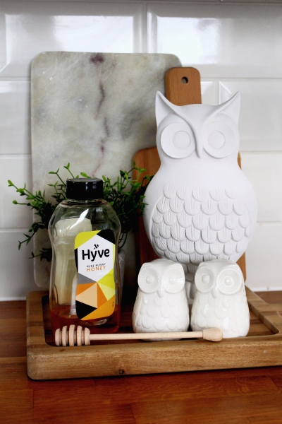 Updating an old item to bring it up to date for your home can be as simple as a lick of paint. Or a spray of paint in this case. Check out how this outdated owl went from brassy and old-fashioned to modern and stylish. All with a can of chalk spray paint. #budget #budget decor #decor #budget makeover #spray paint
