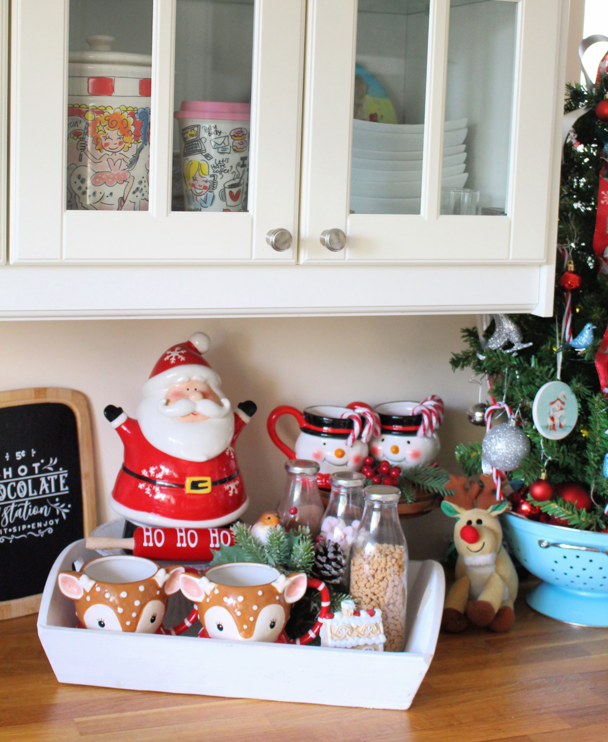 How to Set Up a Hot Cocoa Station at Home