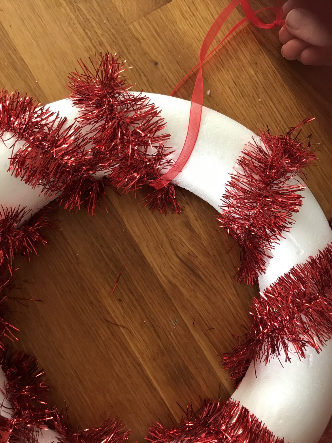 How to make your own Christmas bauble wreath Once a Duckling