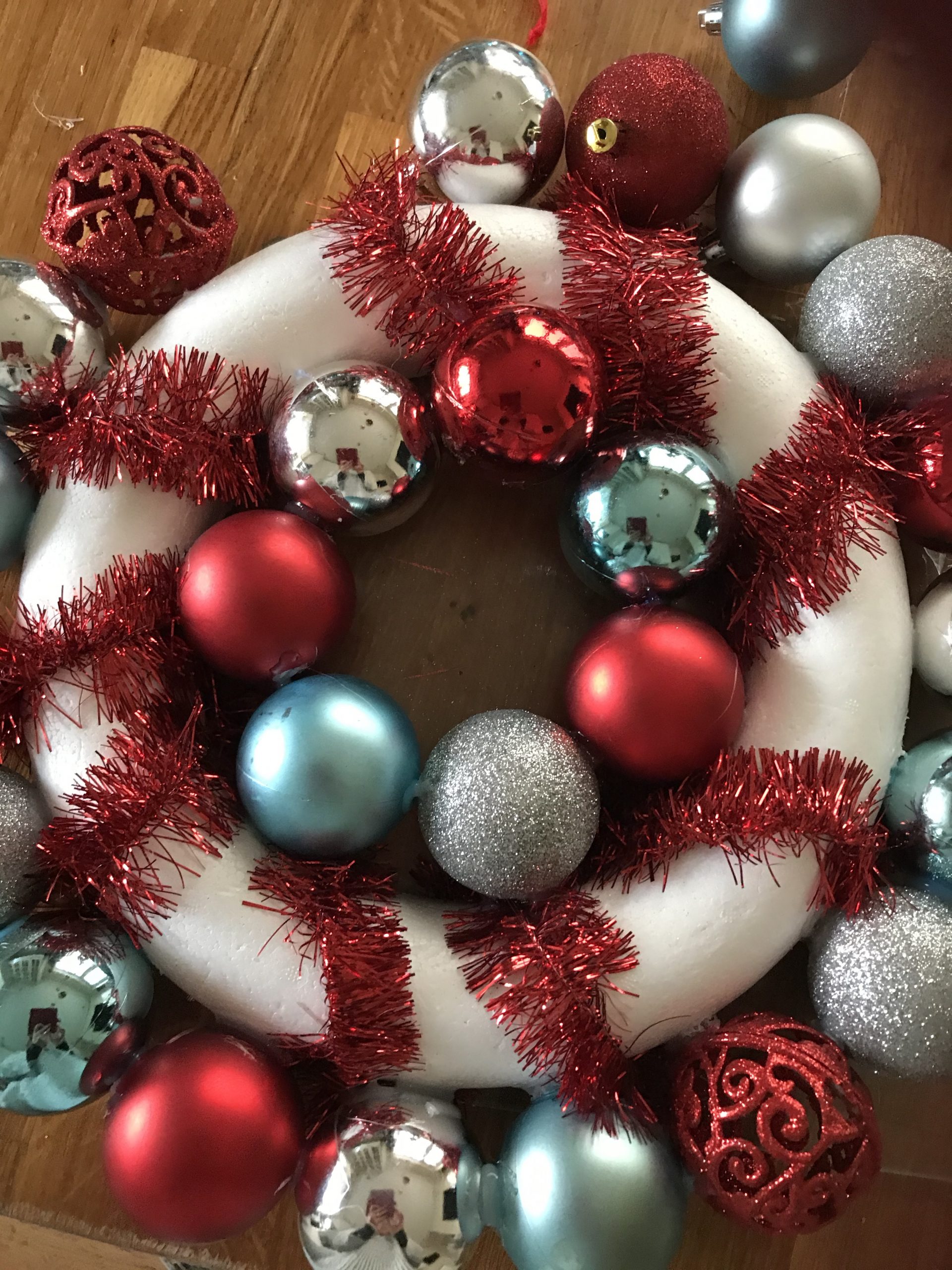 How to make your own Christmas bauble wreath Once a Duckling
