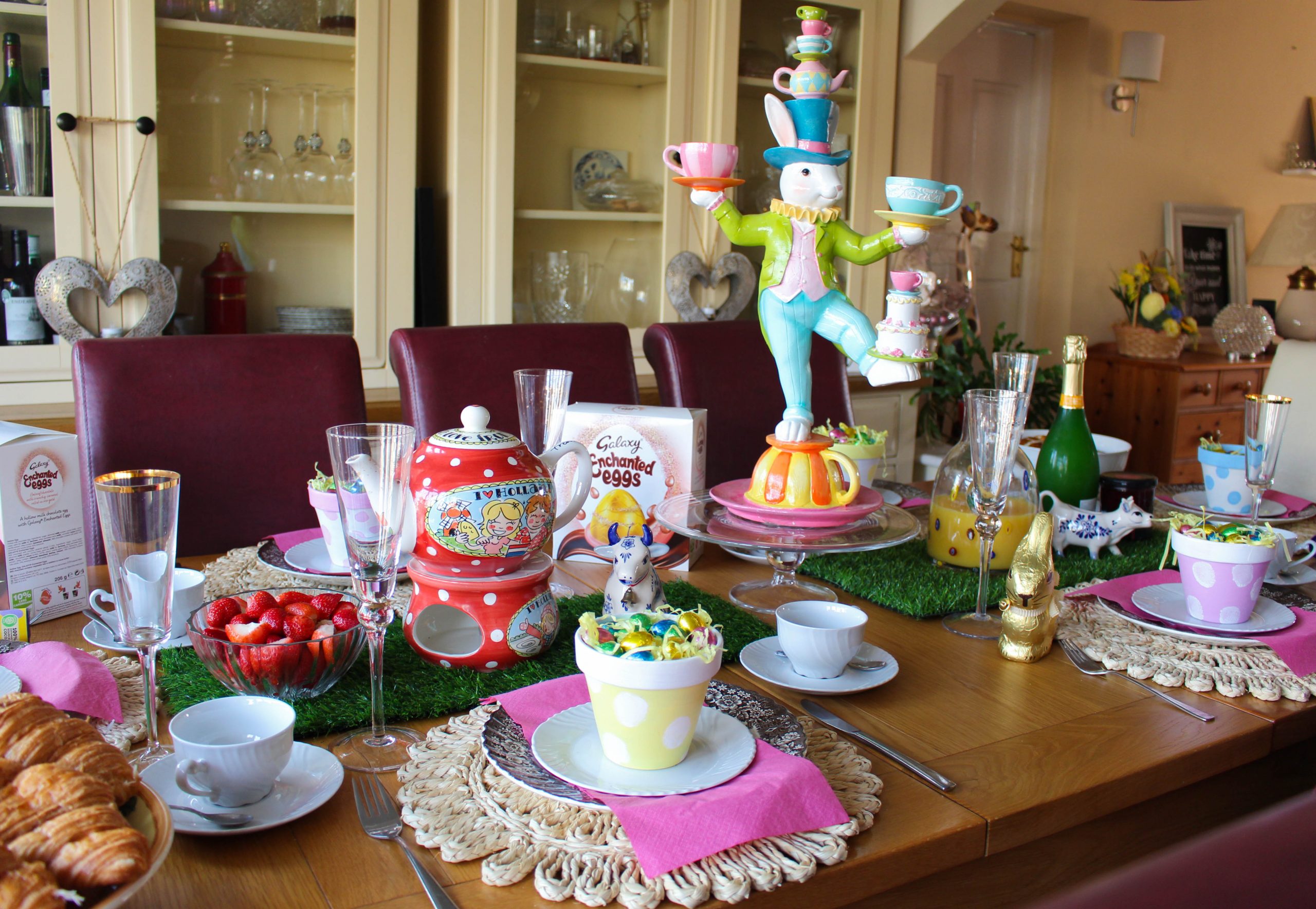 Colourful Easter table 